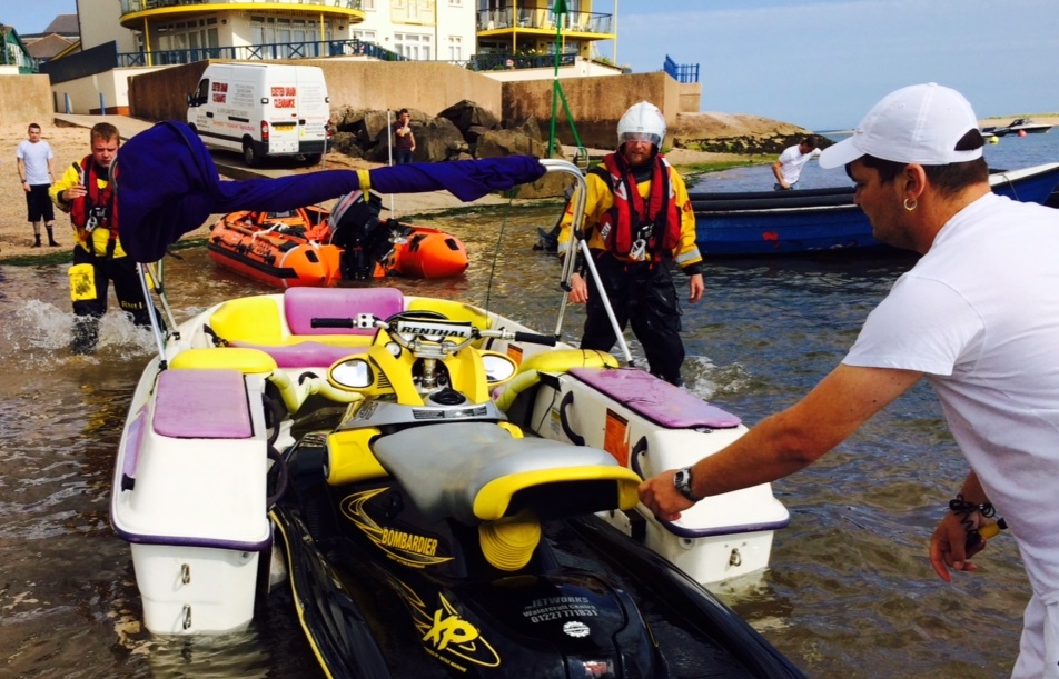 Exmouth RNLI volunteers assist flooded leisure craft