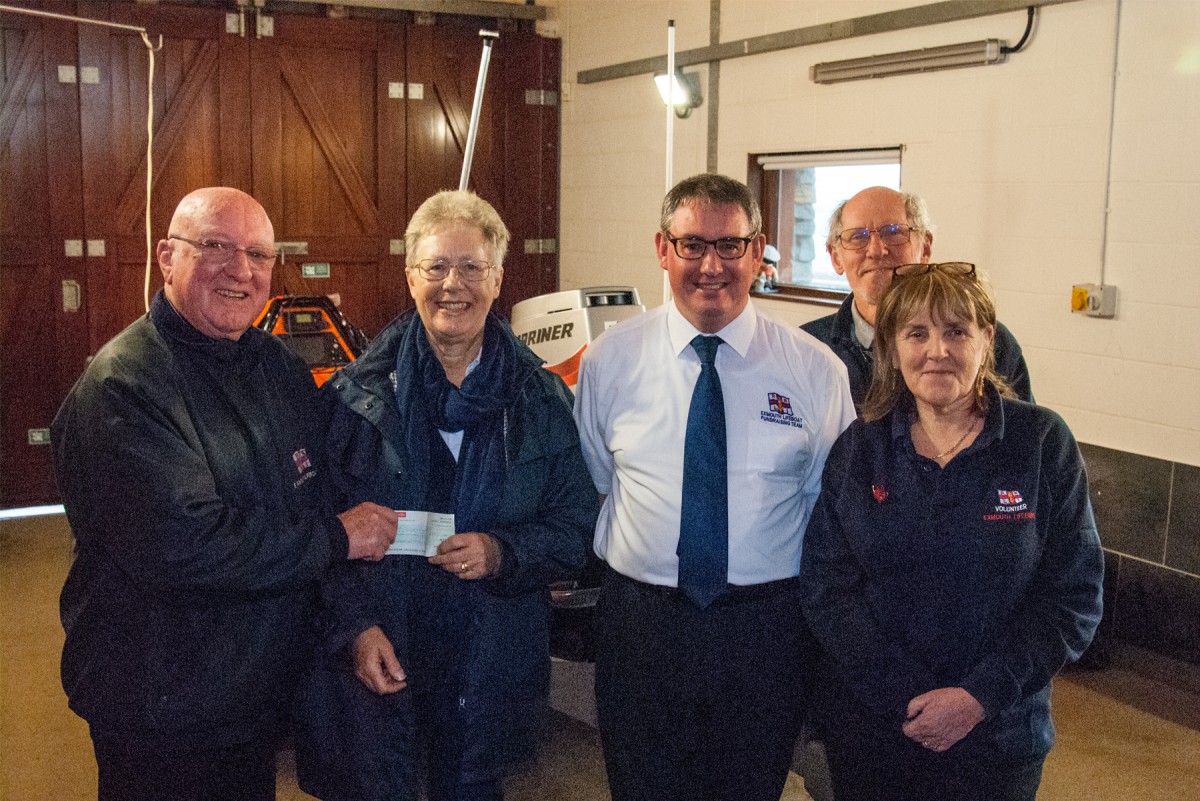 Exmouth’s Madeira Bowls Club donates to Exmouth RNLI
