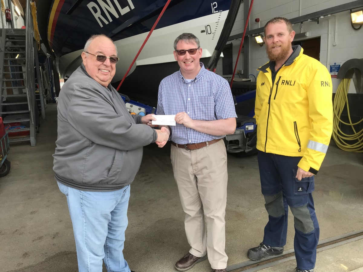 Peter donates £620 to Exmouth RNLI