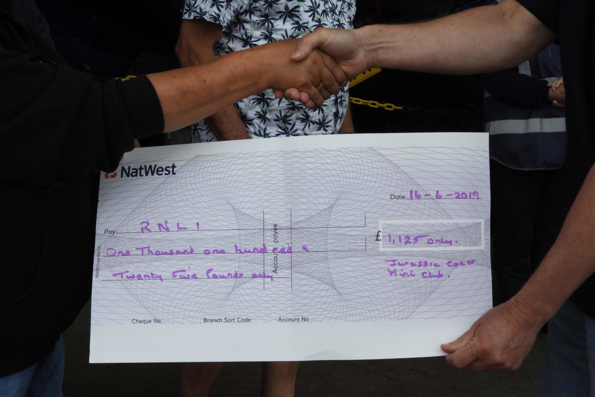 Jurassic Coast Mini Club donates £1,125 to Exmouth RNLI