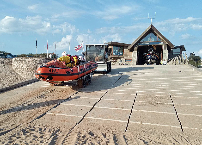 Exmouth RNLI rescues teenage swimmer in difficulty