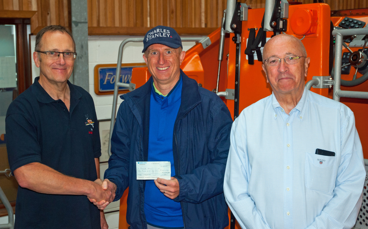 Charles Stanley donates to Exmouth RNLI