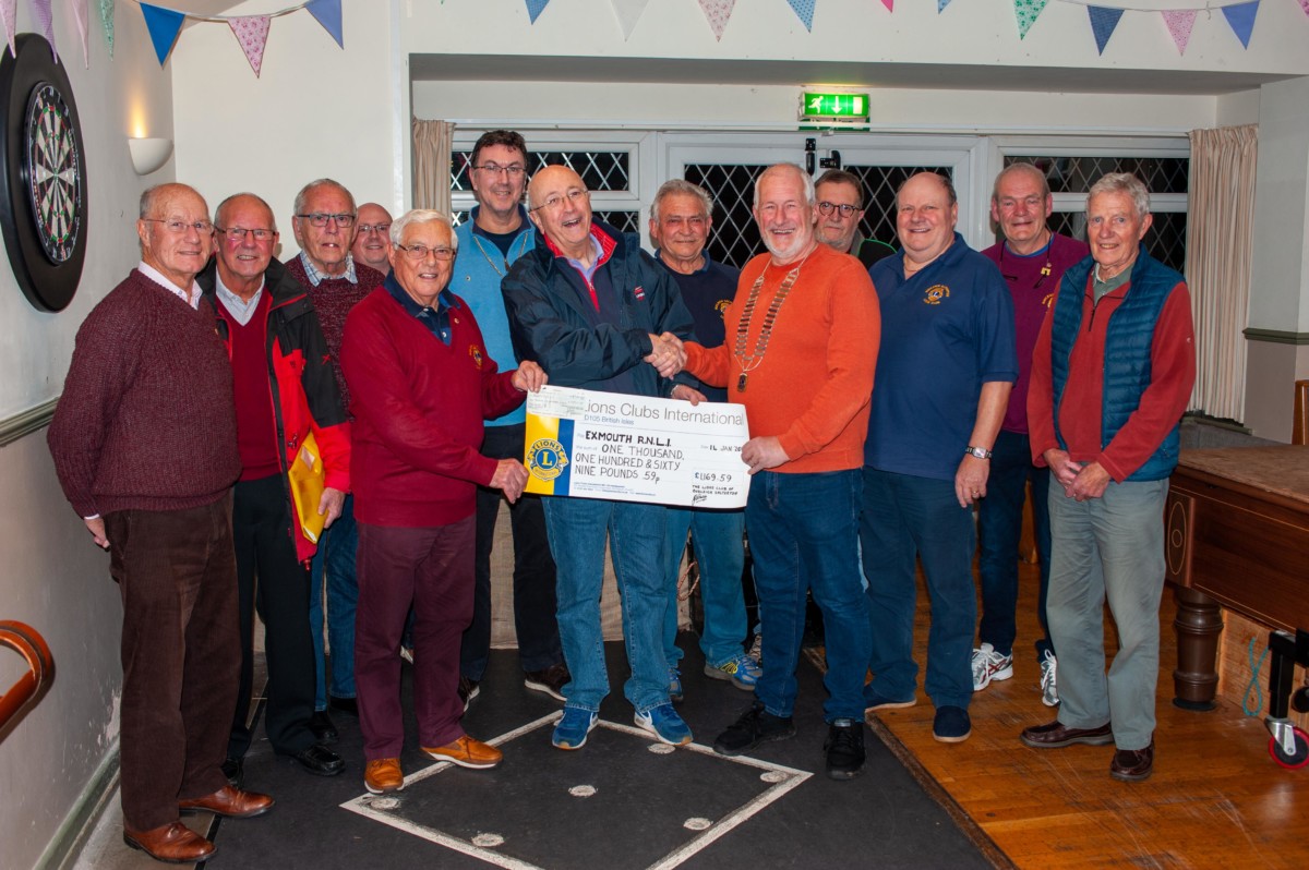 Budleigh Lions collect over £1,100 for Exmouth RNLI