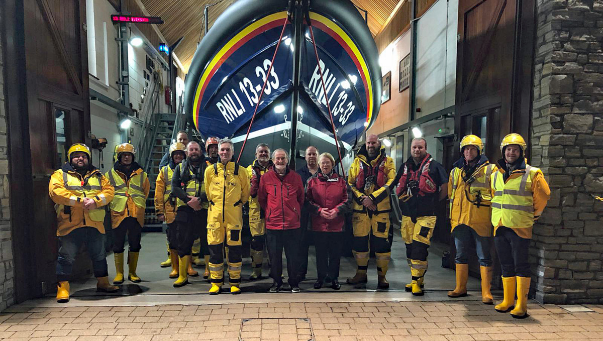 Golden Wedding couple donate to Exmouth RNLI