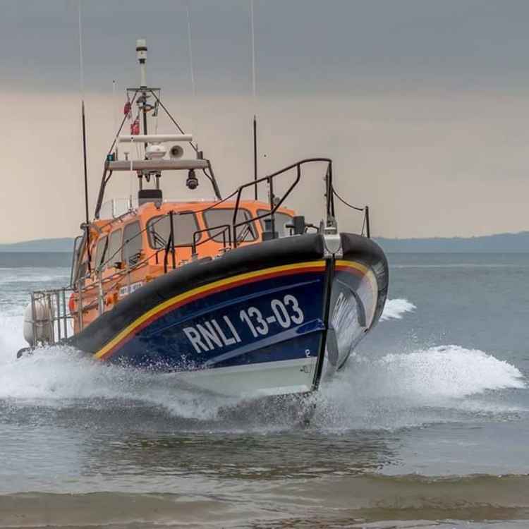 Exmouth RNLI rescue fishing vessel