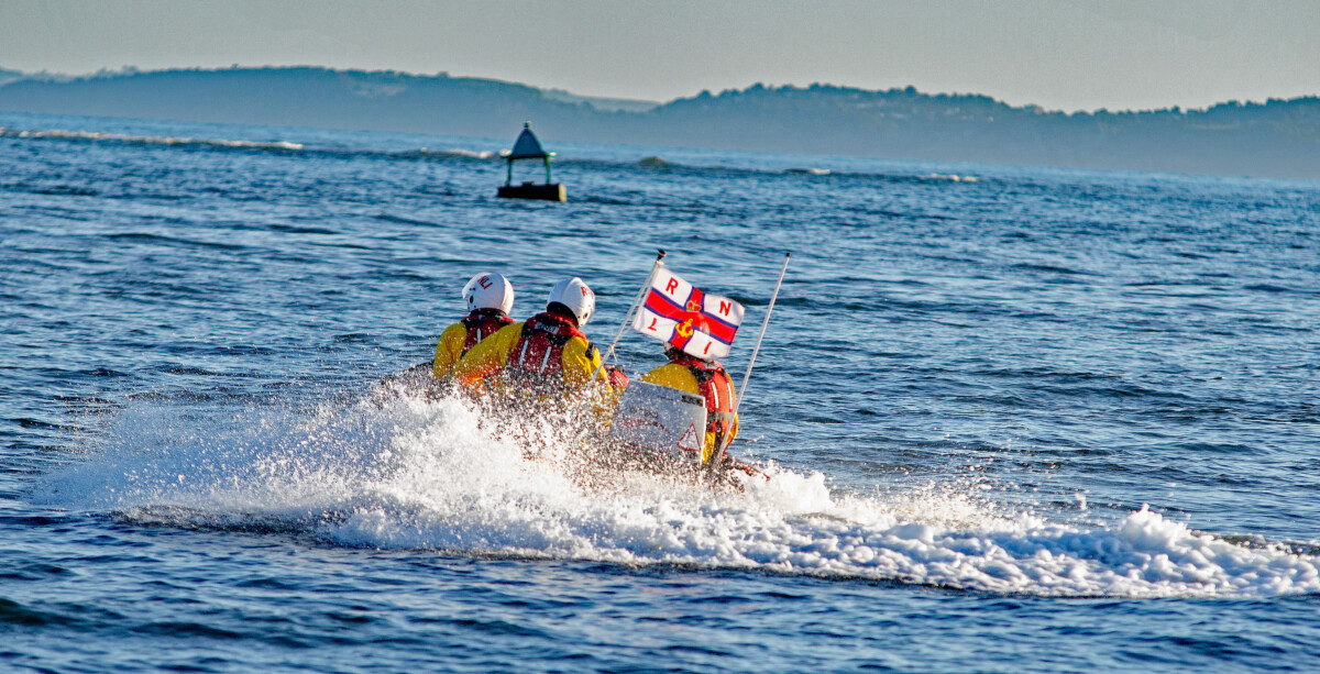 Exmouth RNLI called to paddleboarders in distress