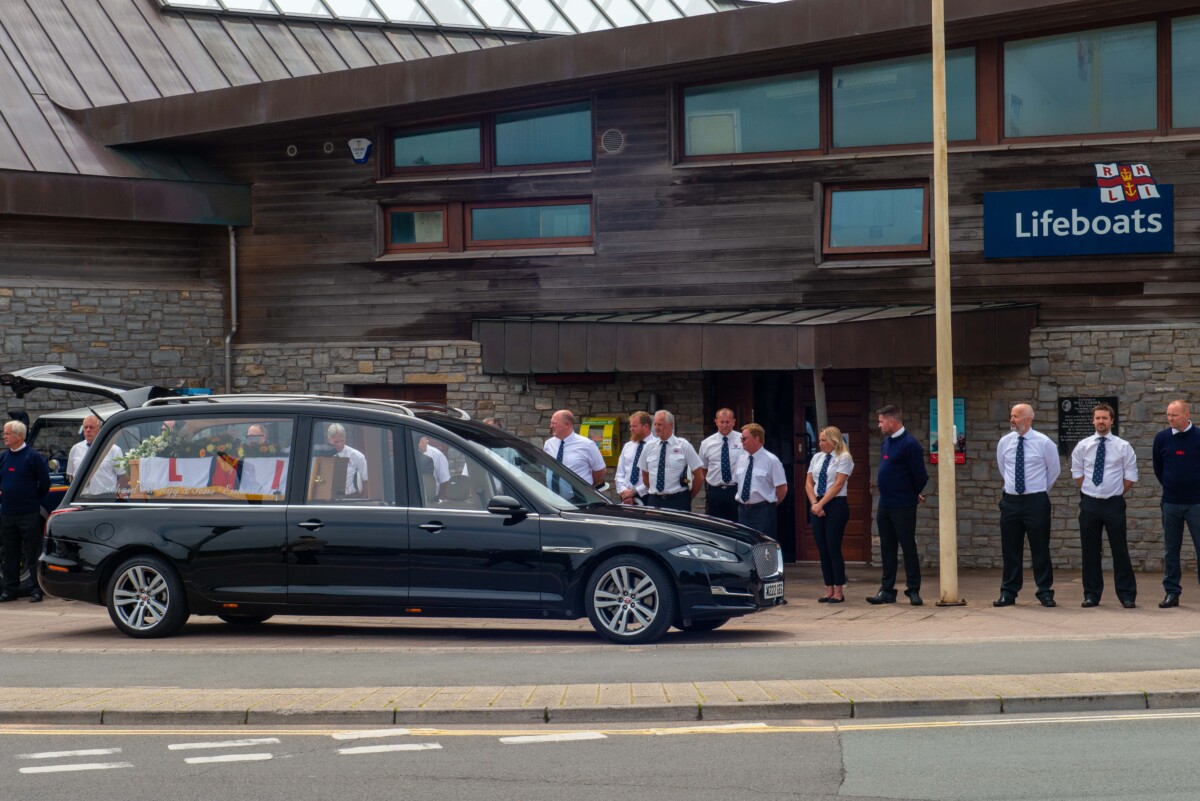 Crowds line the route for ‘the Grandfather of Exmouth RNLI Lifeboat Station’