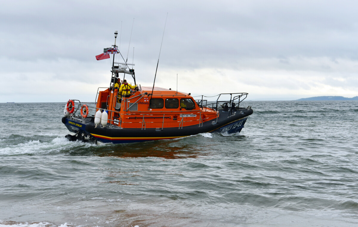 Exmouth RNLI called to distressed yacht