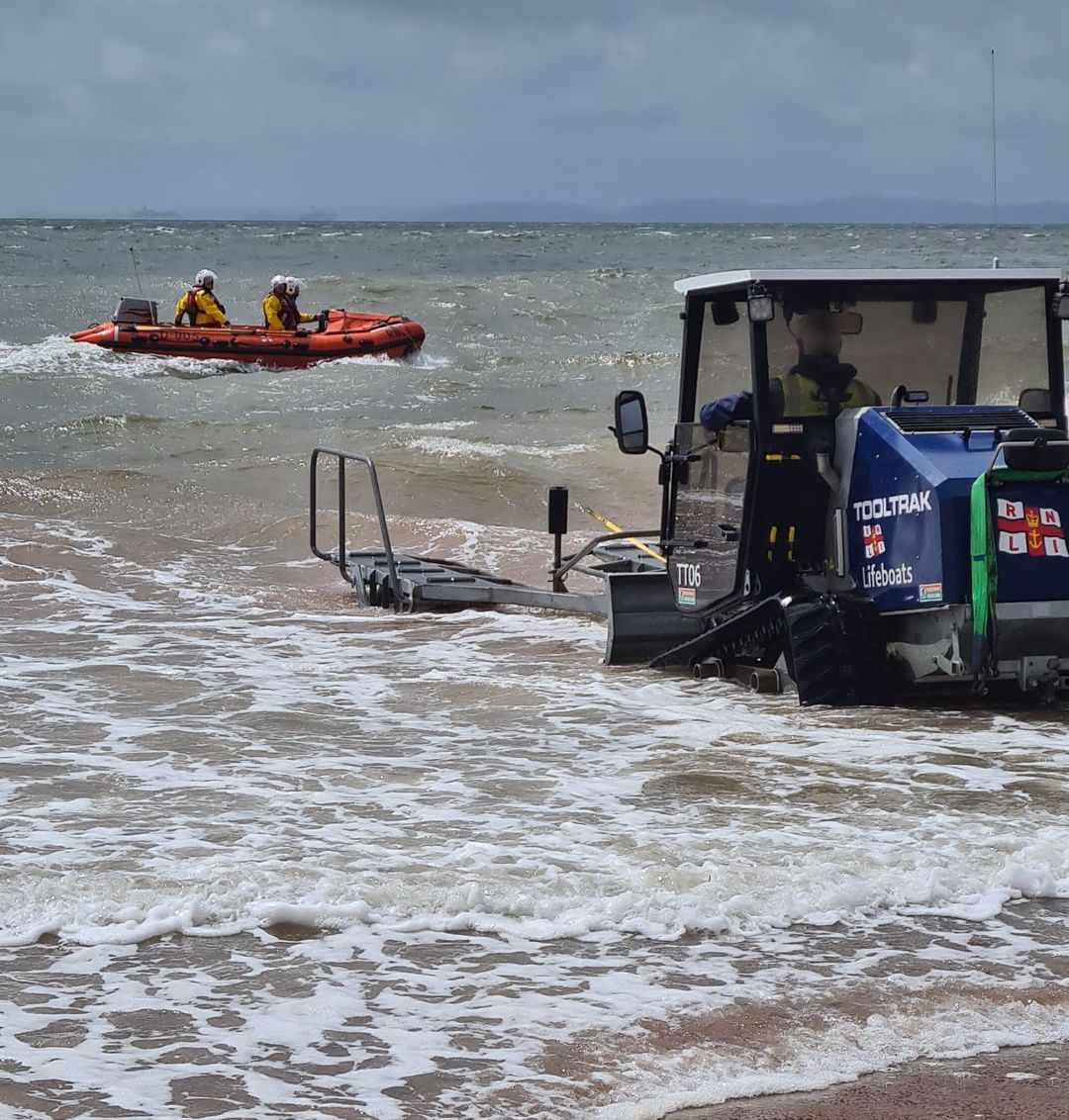 Exmouth RNLI inshore lifeboat launched to search for abandoned kayak
