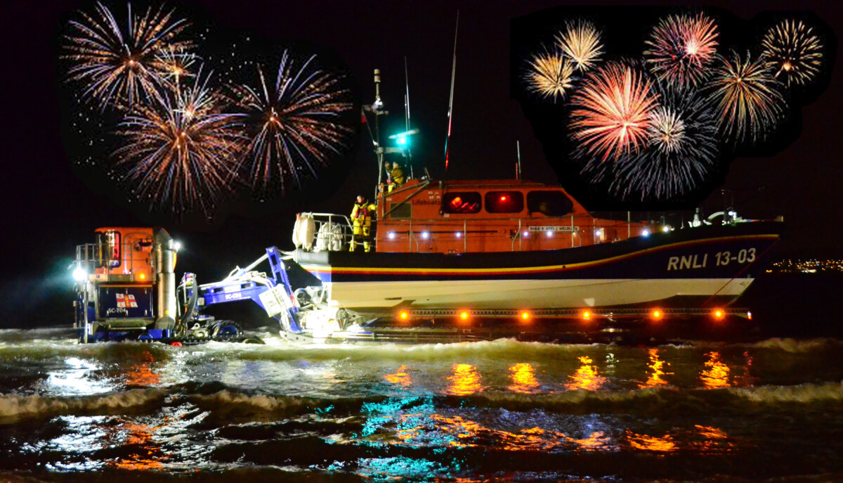 Exmouth RNLI Fireworks Display 2021 a blazing success