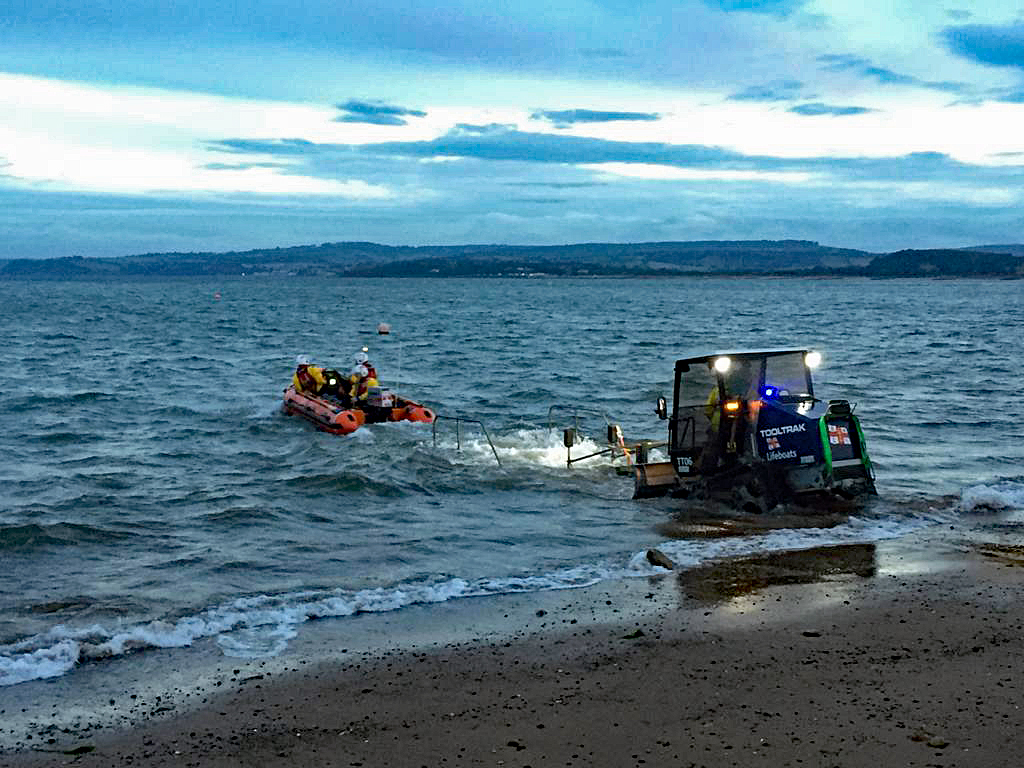 Exmouth RNLI lifesavers help stranded boaters