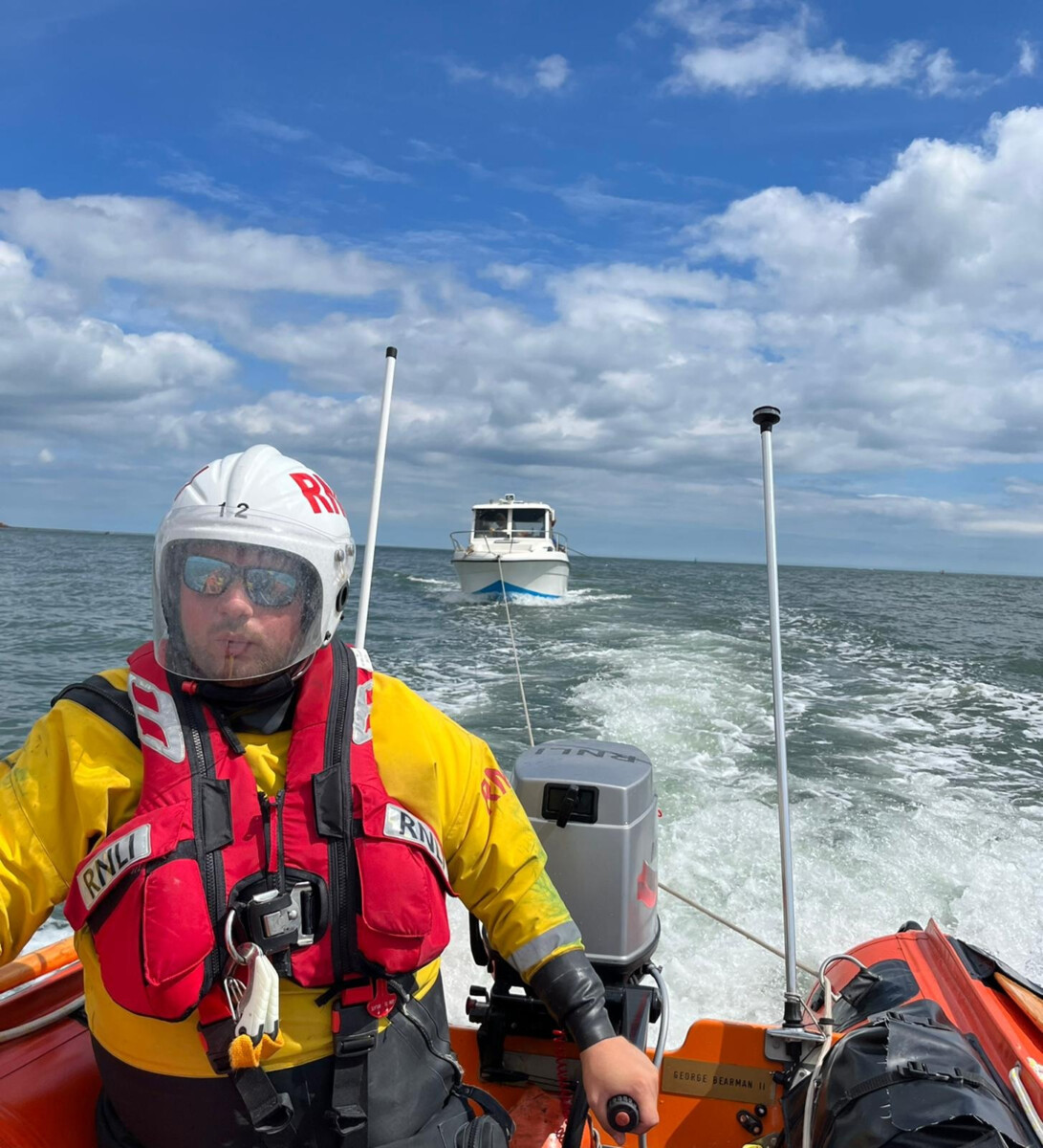 Exmouth RNLI tasked to out of control motor boat
