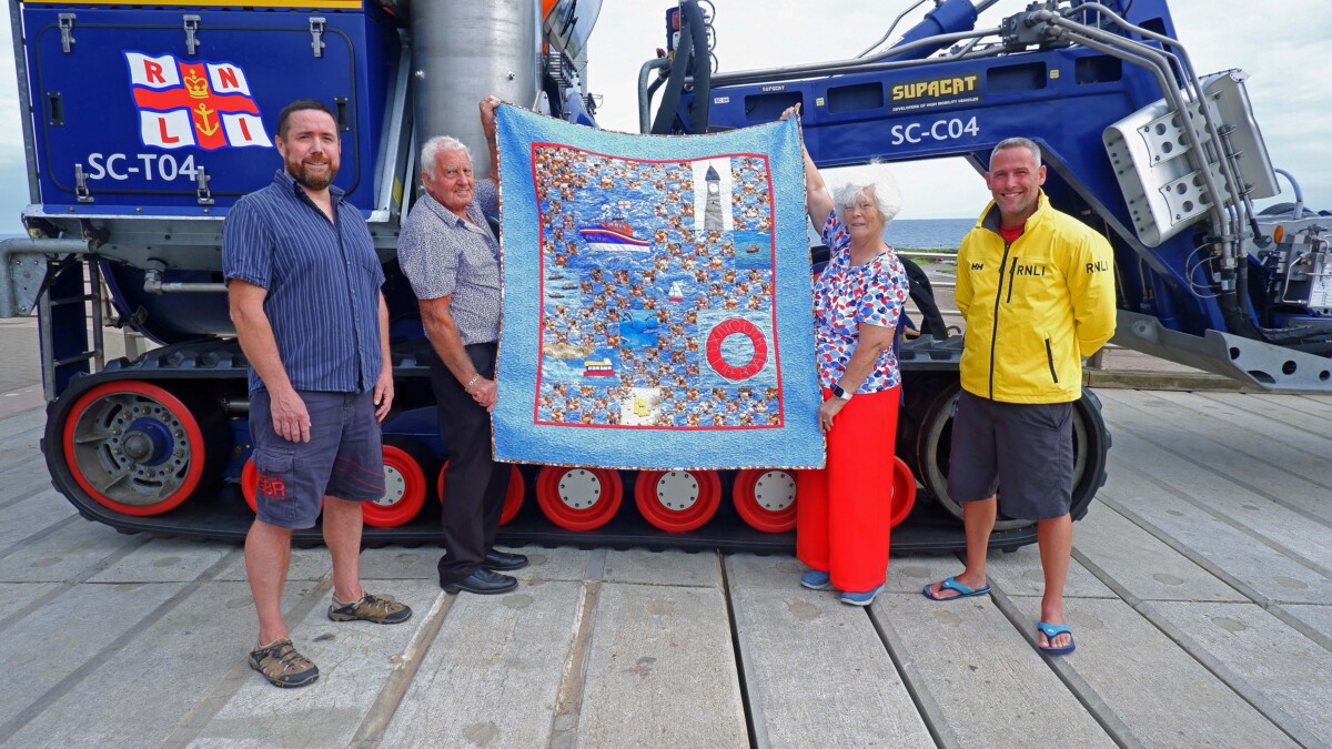 Prize winning Quilt donated to Exmouth RNLI