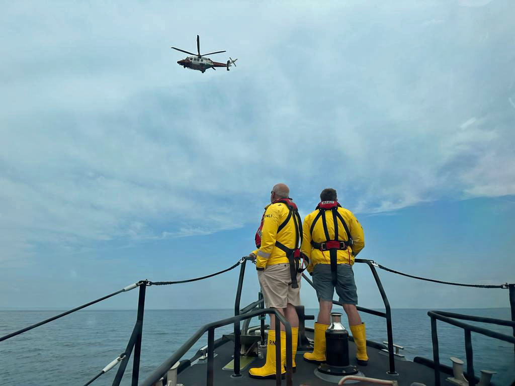 Exmouth RNLI lifeboat engaged in multi agency search after boat sinks