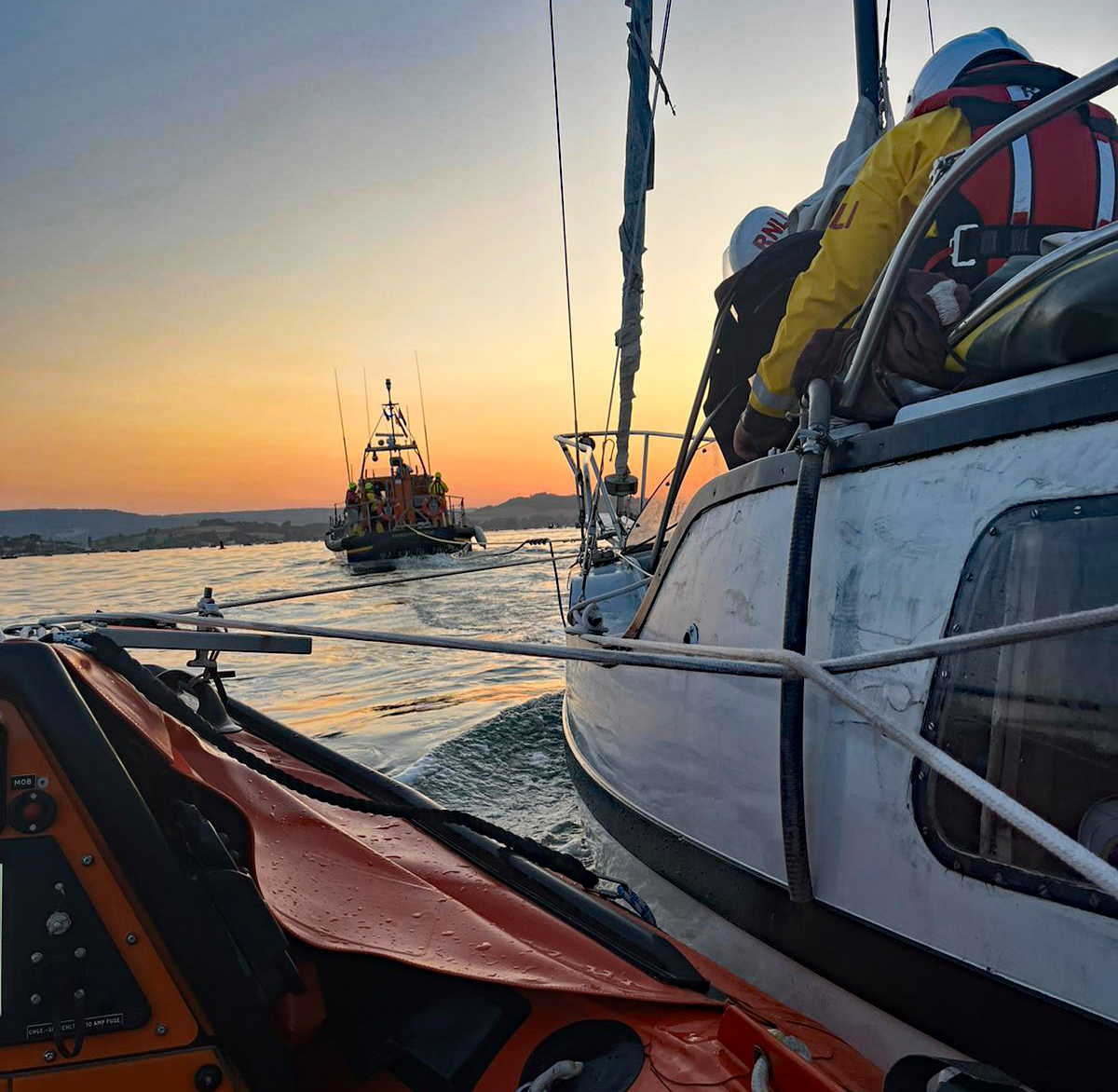 Exmouth RNLI assist with broken down vessel