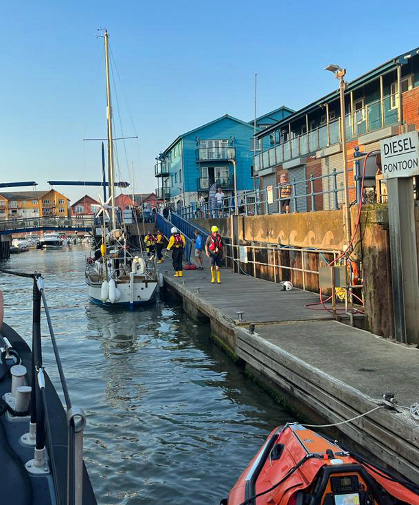 Exmouth RNLI help broken down vessel