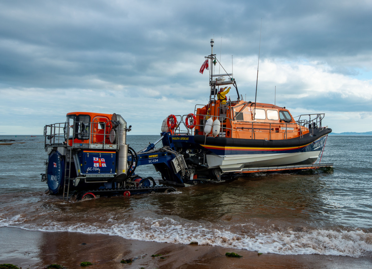 Exmouth RNLI respond to Mayday call