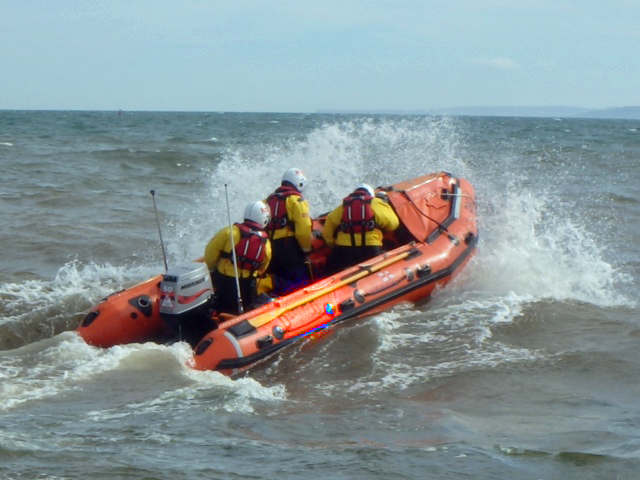 Exmouth RNLI respond to windsurfers in trouble