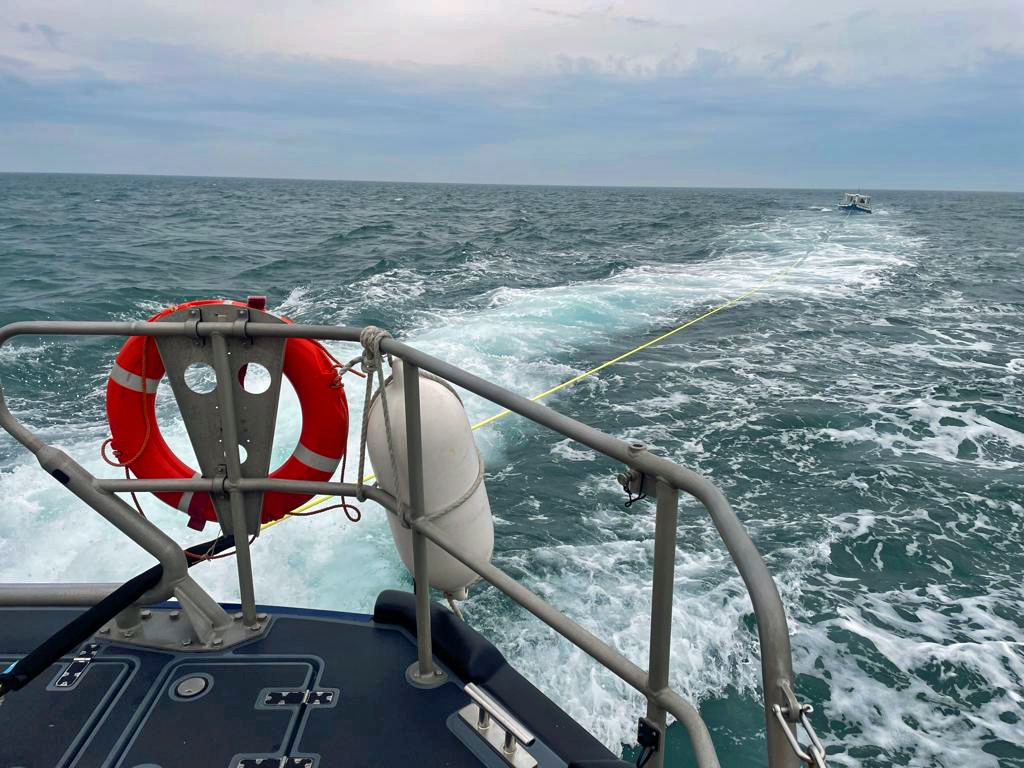 Exmouth RNLI launch to broken down boat